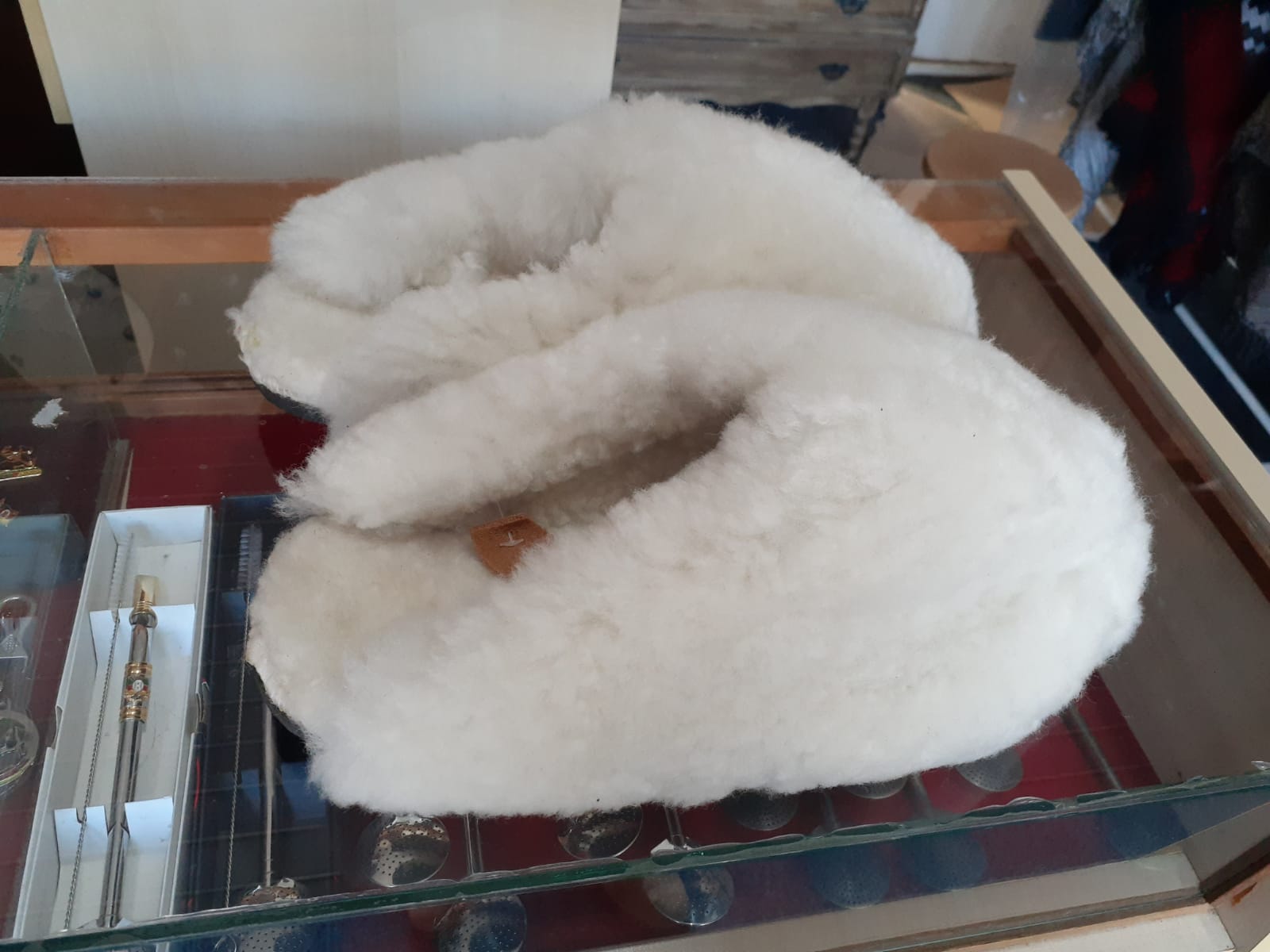 Pantufa de Lã de Ovelha Branca