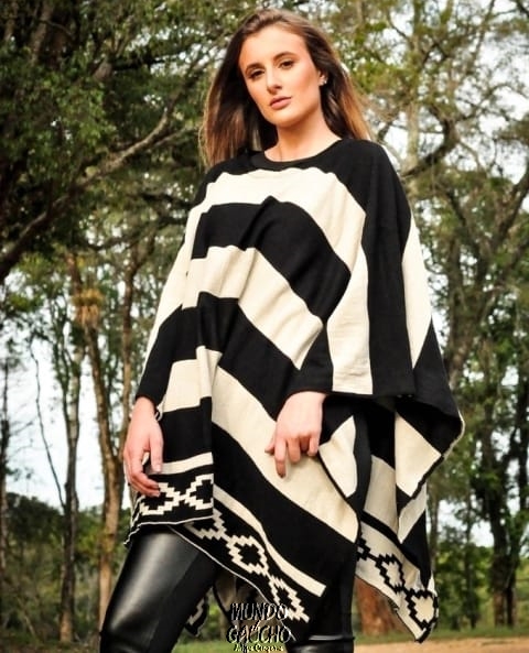 Poncho Feminino Pampa Preto/Bege