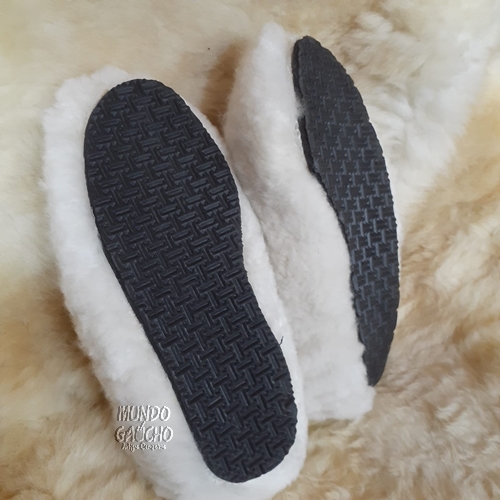 Pantufa Fechada Em Pelego de Ovelha